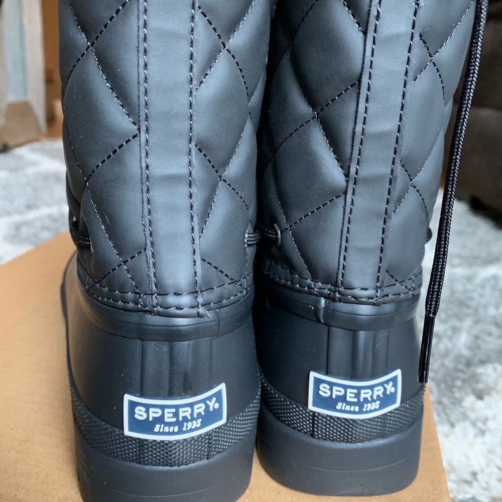 NWT size 8 Sperry duck boots! - Picture 6 of 8